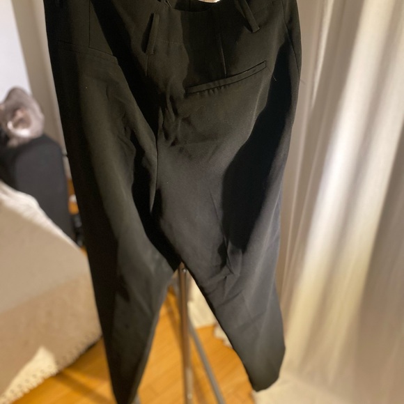 WAIT I know they look like nothing in picture but those are giving FIGURE. - Picture 3 of 3